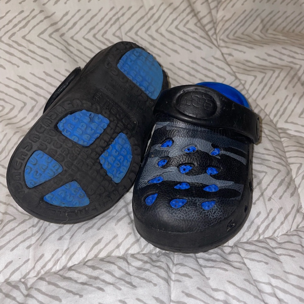 Crocs - Picture 2 of 3